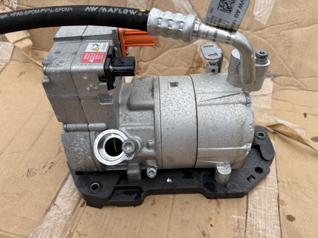 Насос кондиционера 1EA820807C VAG