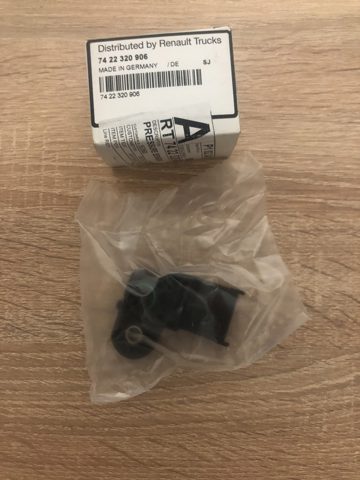 Датчик абсолютного давления в коллекторе 5010437653 RENAULT