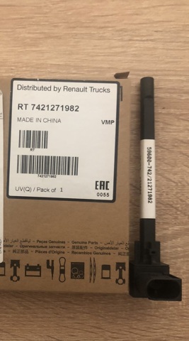 Бачок системы охлаждения двигателя расширительный 7421271982 RENAULT