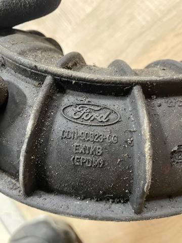 CC119C623CG FORD Выпускной патрубок воздушного фильтра купить в Ужгород
