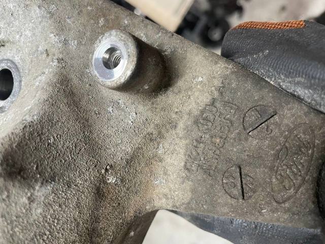Кронштейн подушки (опоры) двигателя, правой GK2Q6030AA FORD