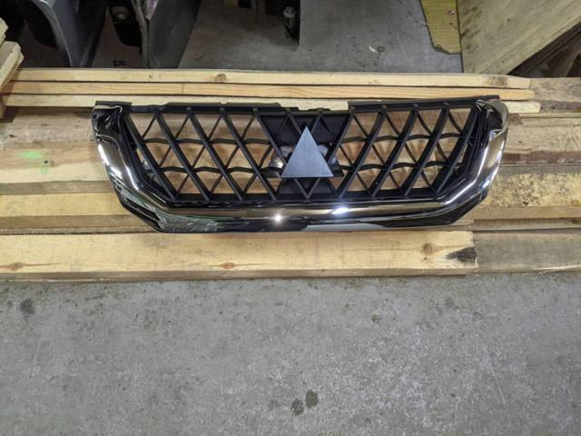 Облицовка радиатора MR478595 MITSUBISHI
