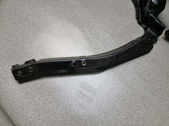 Кронштейн передней балки 5220F591 MITSUBISHI