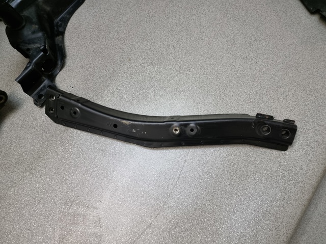 Кронштейн передней балки 5220F599 MITSUBISHI