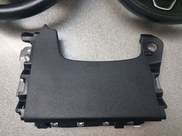 Подушка Айрбег водителя защиты коленей 7030A316XB MITSUBISHI