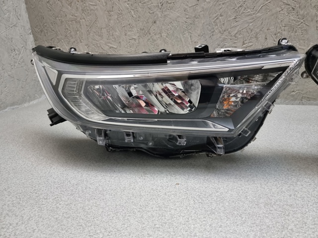 8114542842 TOYOTA Фара правая купить в Ужгород