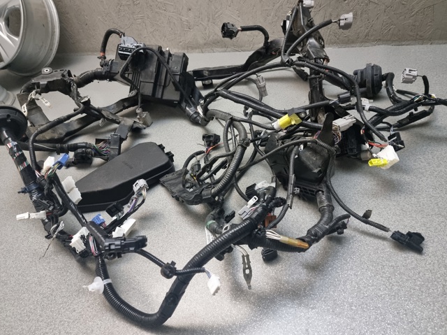 8274042080 TOYOTA Блок предохранителей купить в Киев