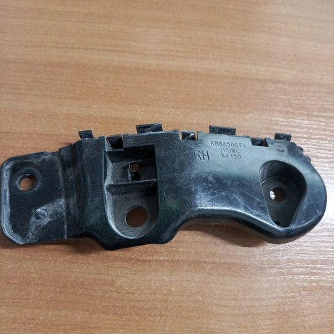 Правое крепление переднего бампера KB8A500T1 MAZDA