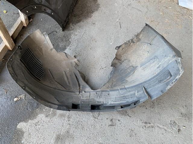 VOLVO 31694646 Подкрылок передний правый в наличии Николаев