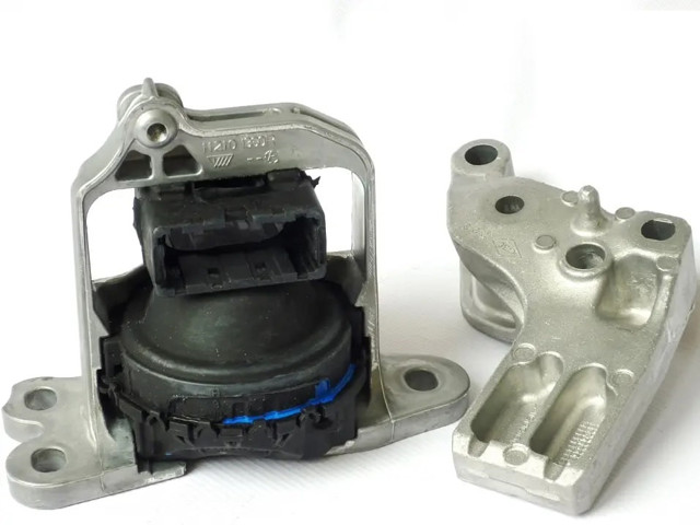 Опора двигателя Рено Трафик 3