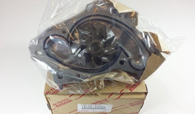 Помпа охлаждения 1610029085 TOYOTA
