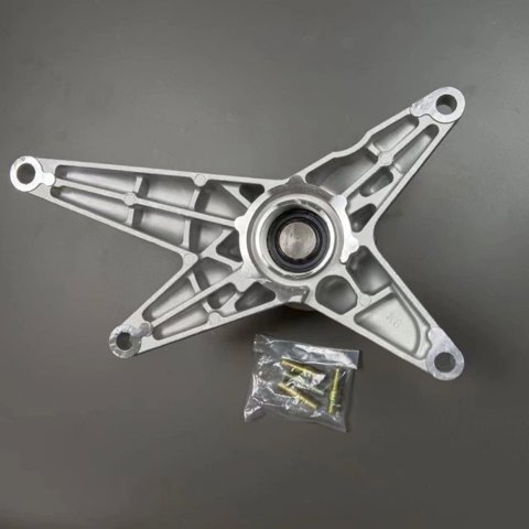 Кронштейн вискомуфты системы охлаждения, опорный 1638038010 TOYOTA