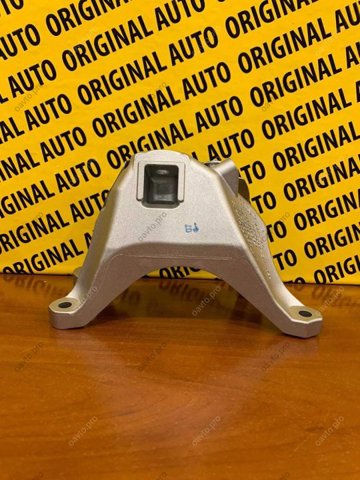 Кронштейн подушки (опоры) двигателя, правой 22116870760 BMW