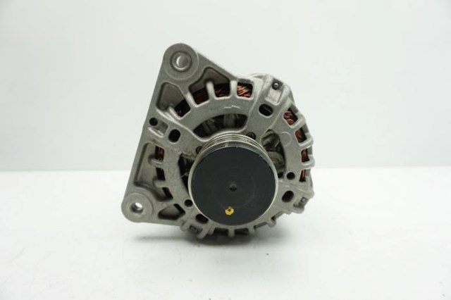 Генератор автомобиля Рено Дастер I