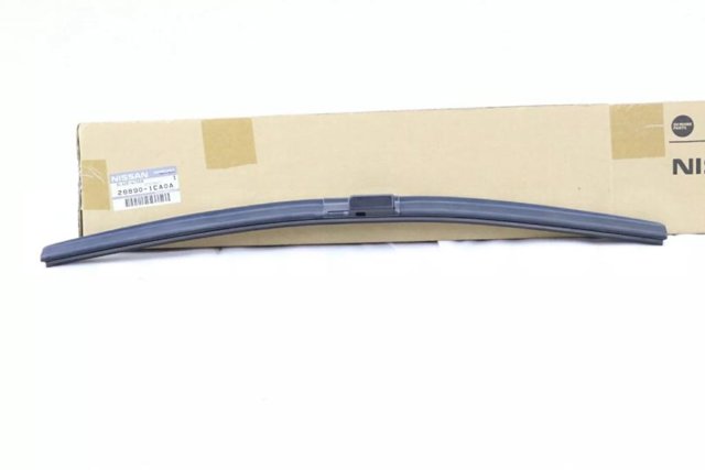 Щетка дворника правая 288901CA0A NISSAN