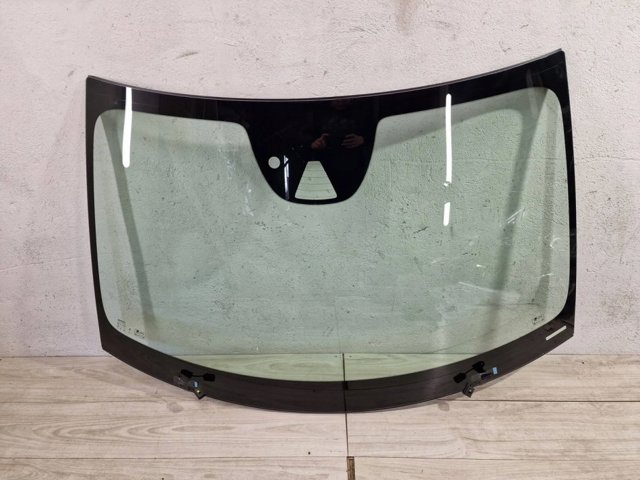 Ветровое стекло 32368787 VOLVO