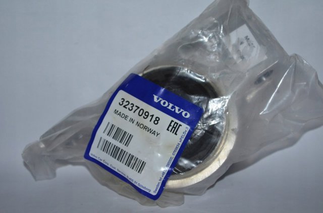 Сайлентблок нижнего переднего рычага 32370918 VOLVO