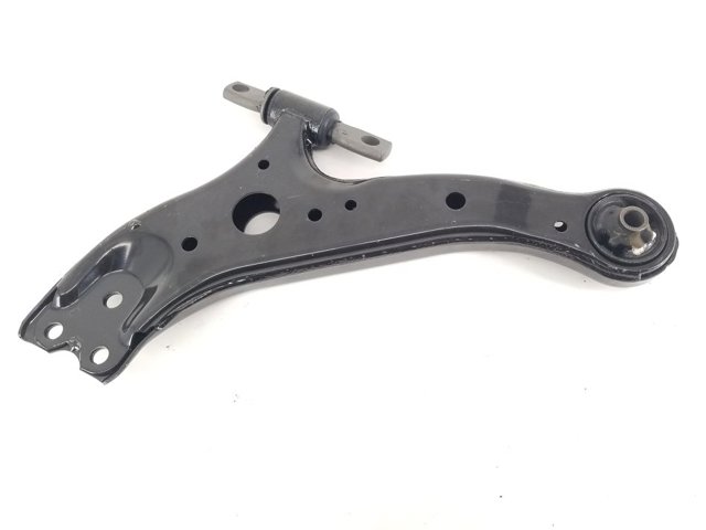 Передний нижний рычаг 4806807040 TOYOTA