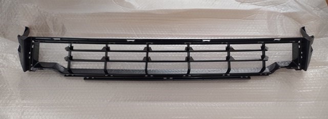 Решетка переднего бампера, центральная 51115A3BF87 BMW