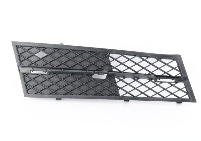 Решетка бампера переднего правая Бмв 5