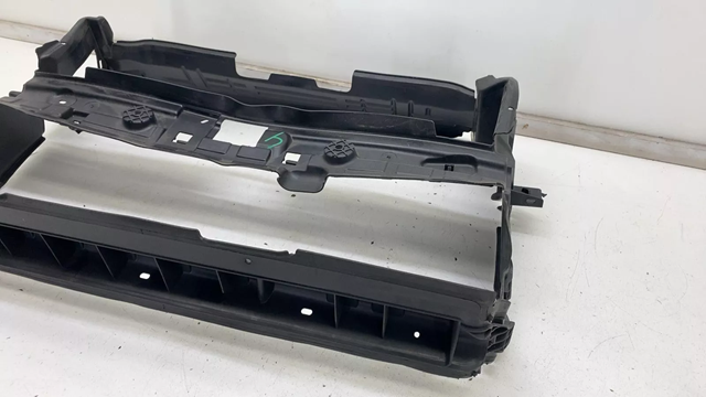 51748738855 BMW Воздуховод (дефлектор) радиатора купить в Винница