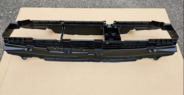51749498818 BMW Нижний дефлектор радиатора купить в Хмельницкий