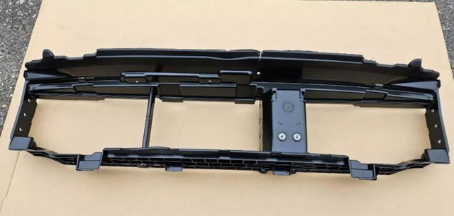 51749498818 BMW Нижний дефлектор радиатора купить в Каменское