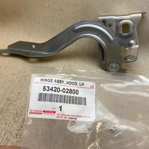 Левая петля капота 5342002800 TOYOTA