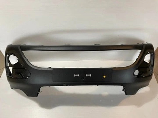 Передний бампер 620220594R RENAULT