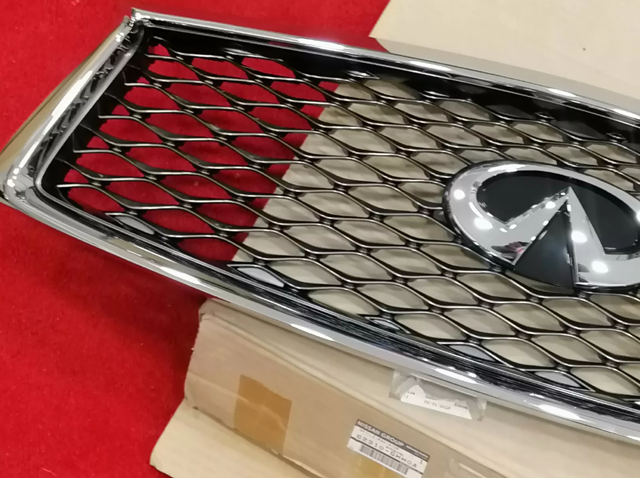 Облицовка радиатора 623106HH0A NISSAN