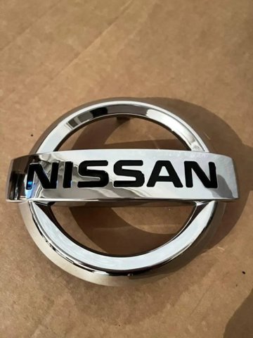 Фирменный значек решетки радиатора 628891JA0A NISSAN