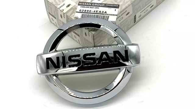 Фирменный значек на багажник 628904EA0A NISSAN
