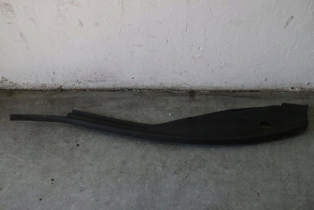 Уплотнитель крыла 658204GA0A NISSAN