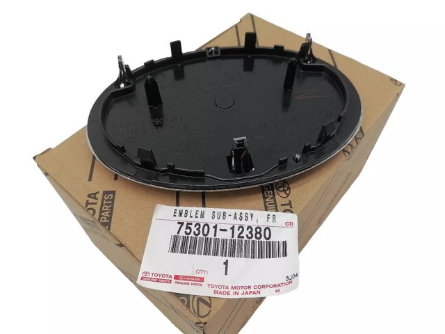 Эмблема на решетку радиатора 7530112380 TOYOTA