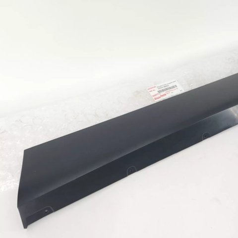 Молдинг двери передней правой нижний 757310E903 TOYOTA