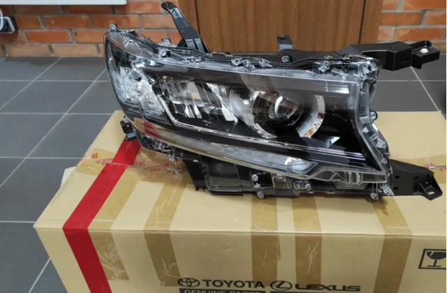 Фара правая 8114560N20 TOYOTA