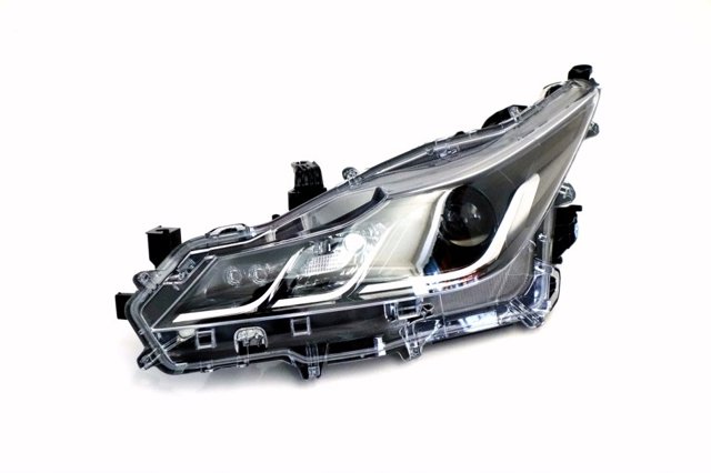 Основная фара в сборе левая 8117002T31 TOYOTA
