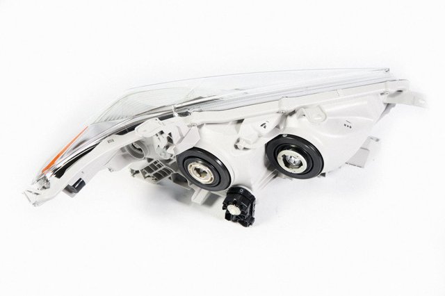 Фара 8117048A30 TOYOTA