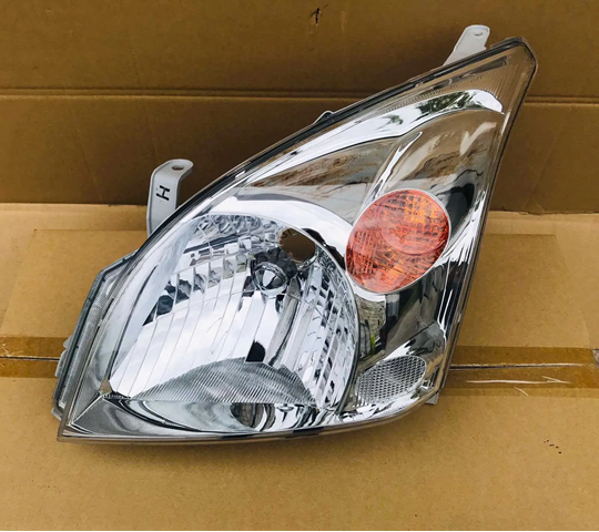 811706A061 TOYOTA Левая фара купить в Тернополь
