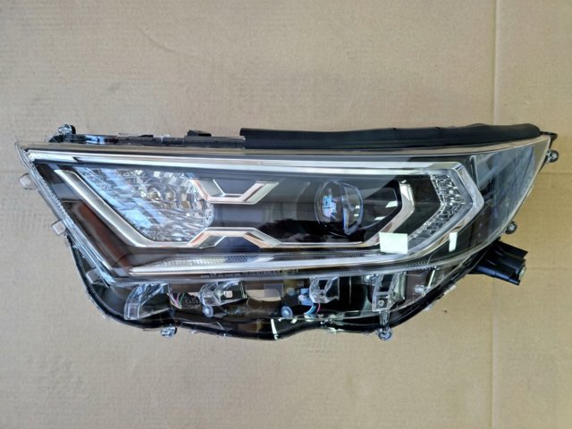 8118542A33 TOYOTA Левая фара купить в Винница