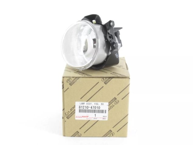 Правая противотуманная фара 8121047010 TOYOTA