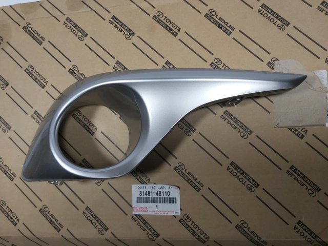 Ободок (окантовка) фары противотуманной правой 8148148110 TOYOTA