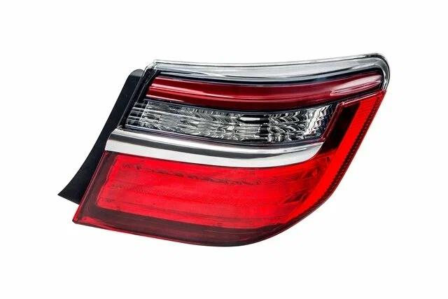 Фонарь задний правый, внешний 8155133600 TOYOTA