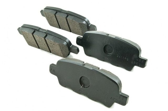 Передние тормозные колодки D1061ZX60A NISSAN