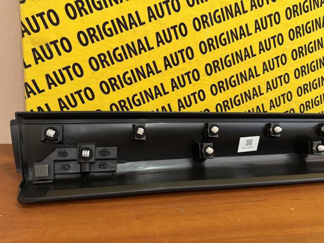 Молдинг передней правой двери KB7W51RA0E MAZDA