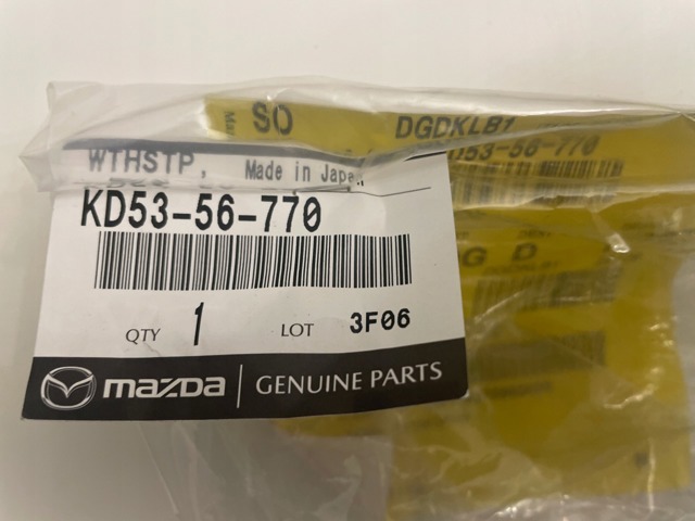 MAZDA KD5356770 Уплотнитель капота в наличии Павлоград