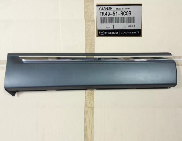 MAZDA TK4951RC0B Молдинг двери задней правой нижний в наличии Павлоград