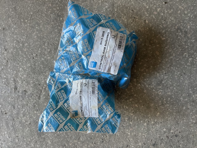 Сайлентблок цапфы RH153016 REINHOCH