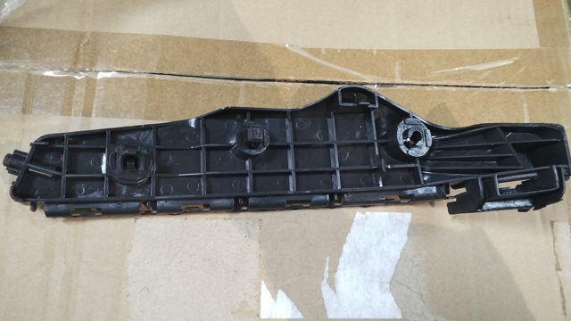 Кронштейн бампера переднего, внешний правый 5211560160 TOYOTA