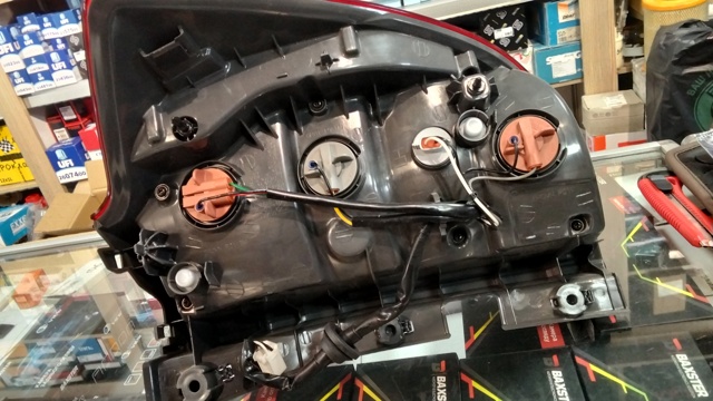 924022F310 HYUNDAI Фонарь задний правый купить в Житомир